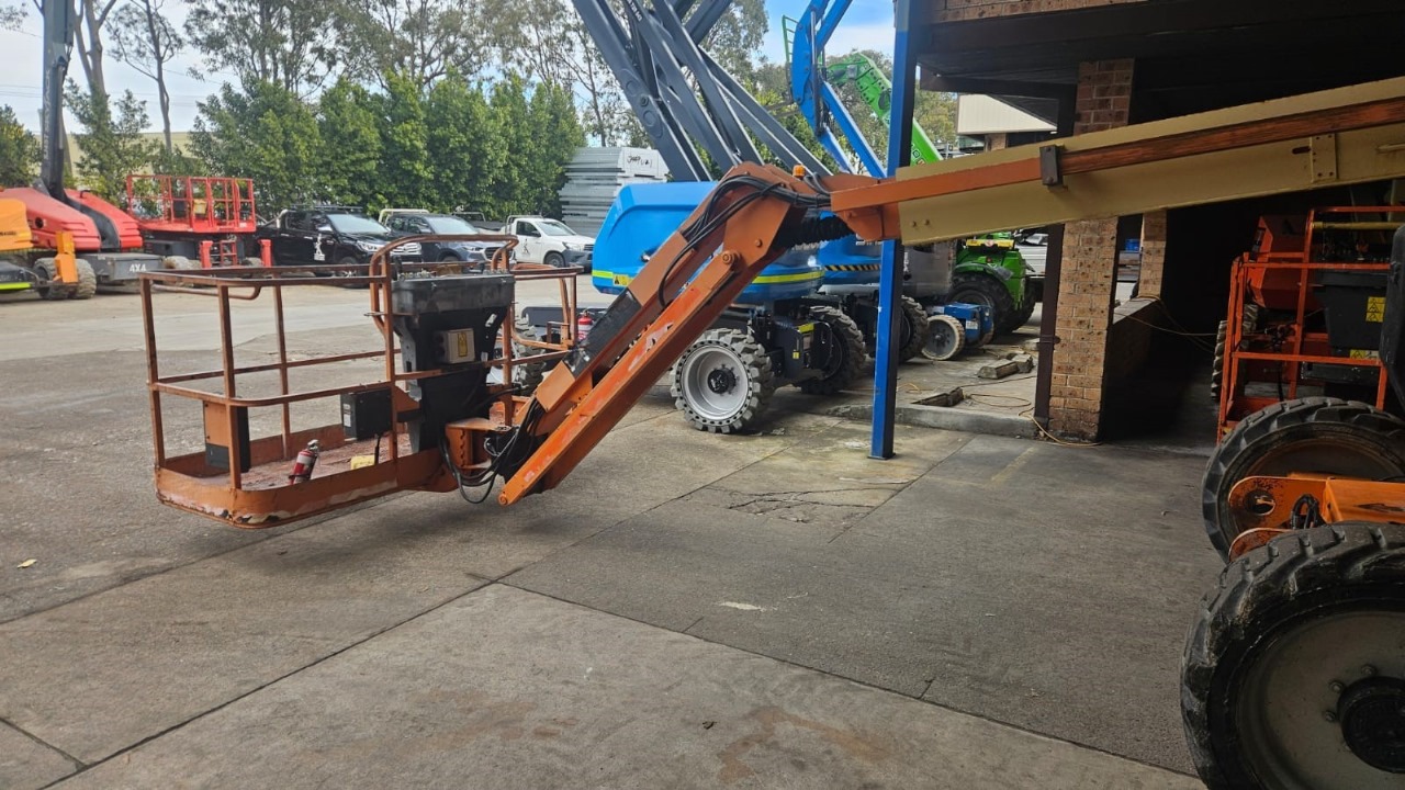 Sold - Articulated Boom Lift - View 3